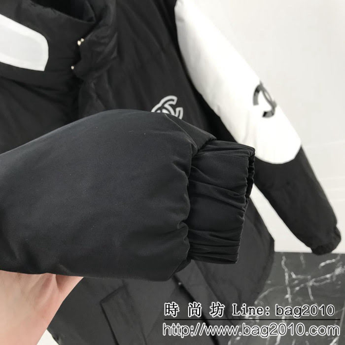 CHANEL香奈兒 高品質90鵝絨系列 18ss新款 惡搞字母印花羽絨服 高版本 舒適保暖 男女同款 ydi2302